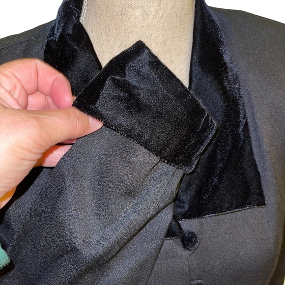 Scarlett Women’s 2 Pc Skirt Set Black Velvet Cuffs Neck Buttons Size 7/8 Vintage - Picture 3 of 11
